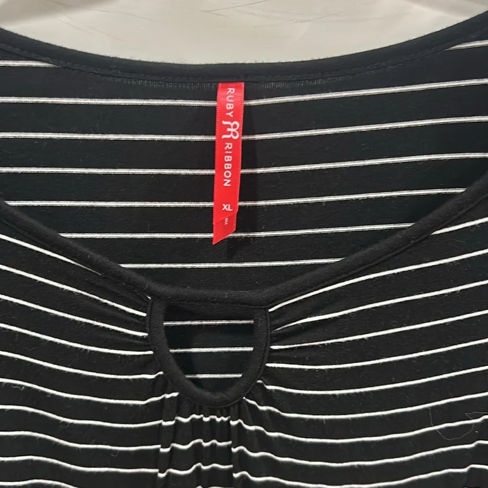 Ruby Ribbon tunic - Picture 2 of 12